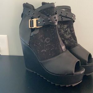 Wedge lace black sandals size 38/8